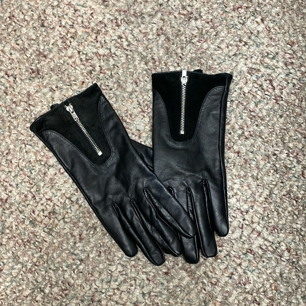 Leather gloves with zip accent- new